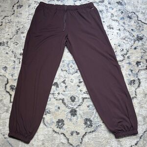 Vuori Men’s Medium Performance Joggers Plum Stretch Athletic Pants